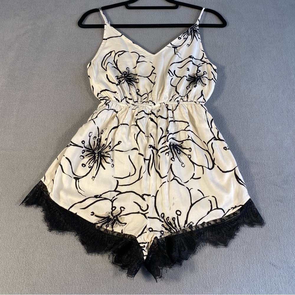 Audrey 3+1 Women’s Black & White Floral Romper, lace hem, tie back, lined,size S